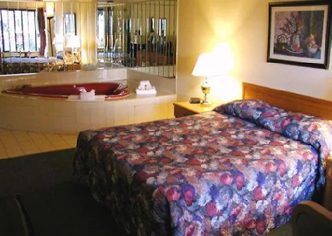 7 Days Inn Niagara Falls 2*,